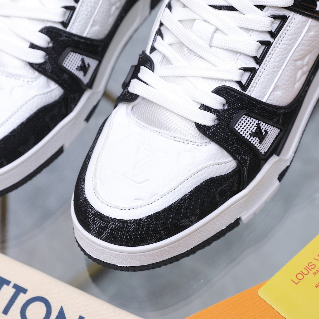 Louis Vuitton Monogram Low-Top Sneakers — detail