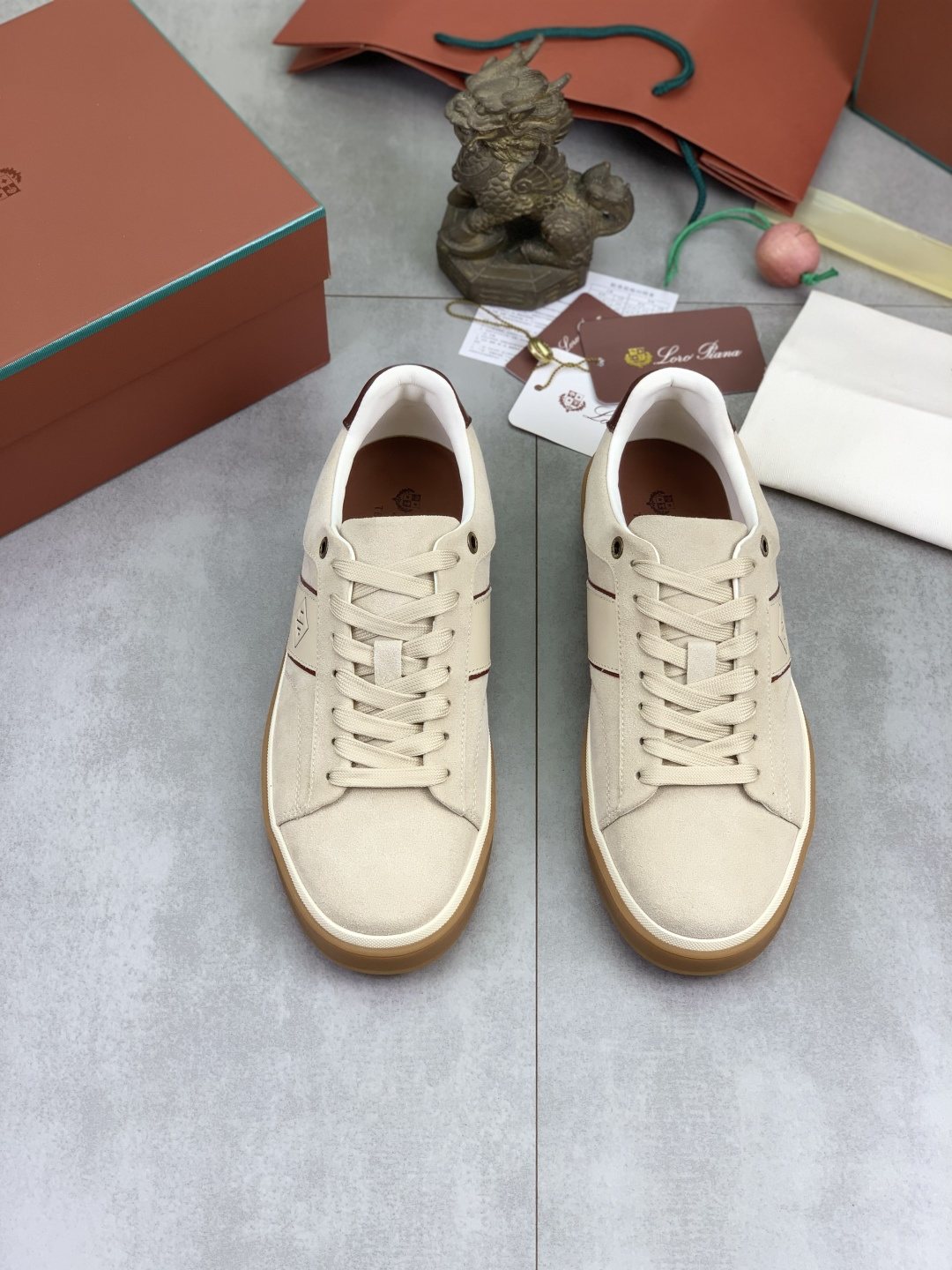 微商相册测试鞋子-Loro Piana Contrast Heel Low-Top Sneakers — front