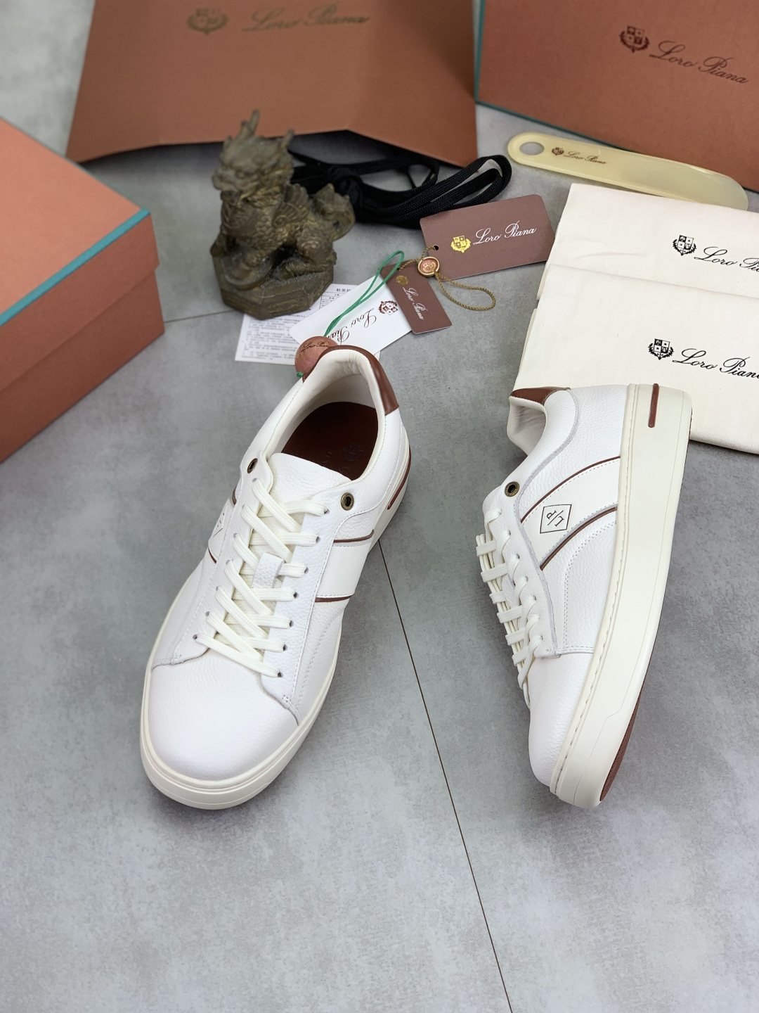微商相册测试鞋子-Loro Piana Low-Top Sneakers with Brown Accents — front