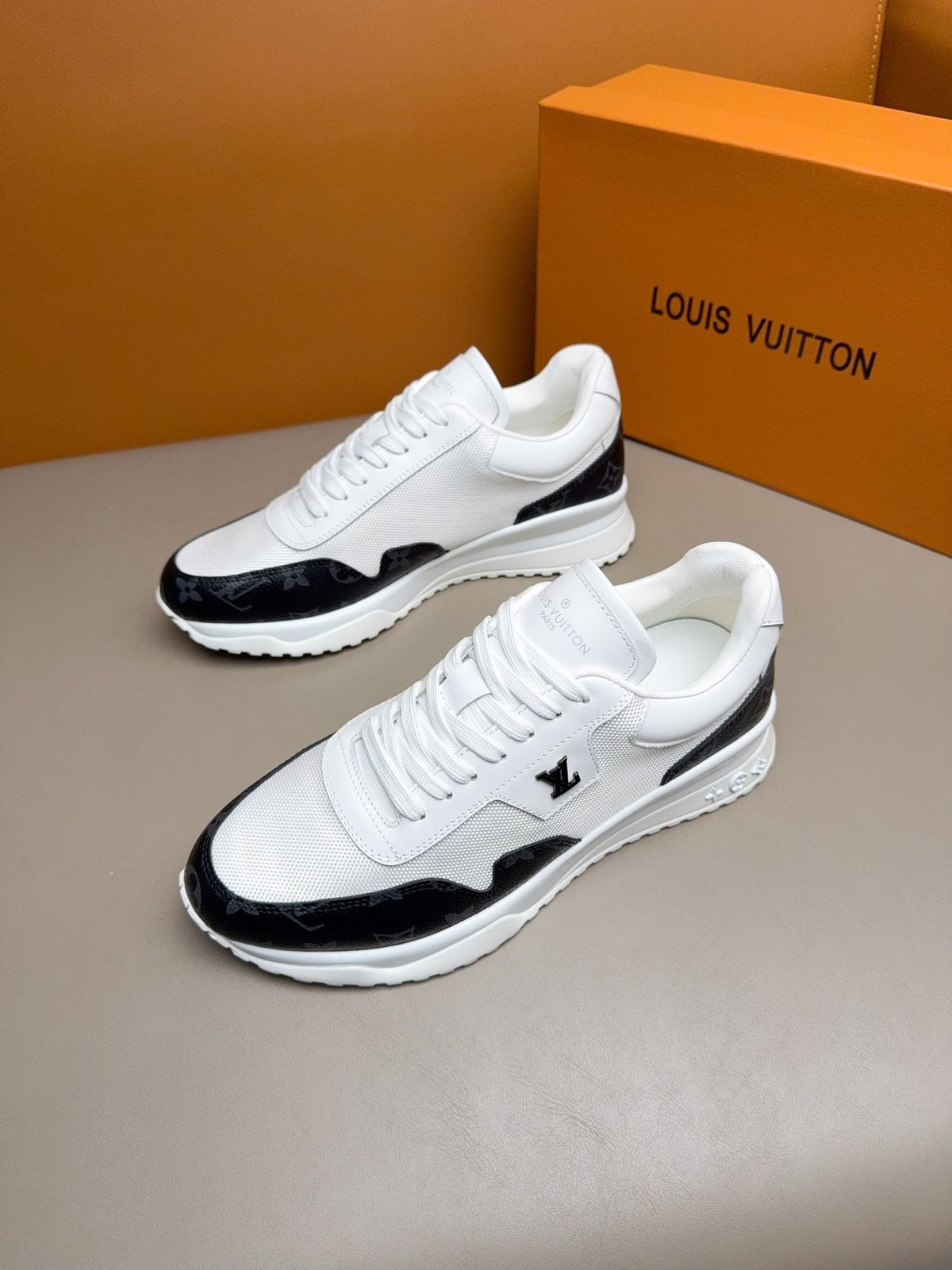 Louis Vuitton Patterned Low-Top Sneakers — front