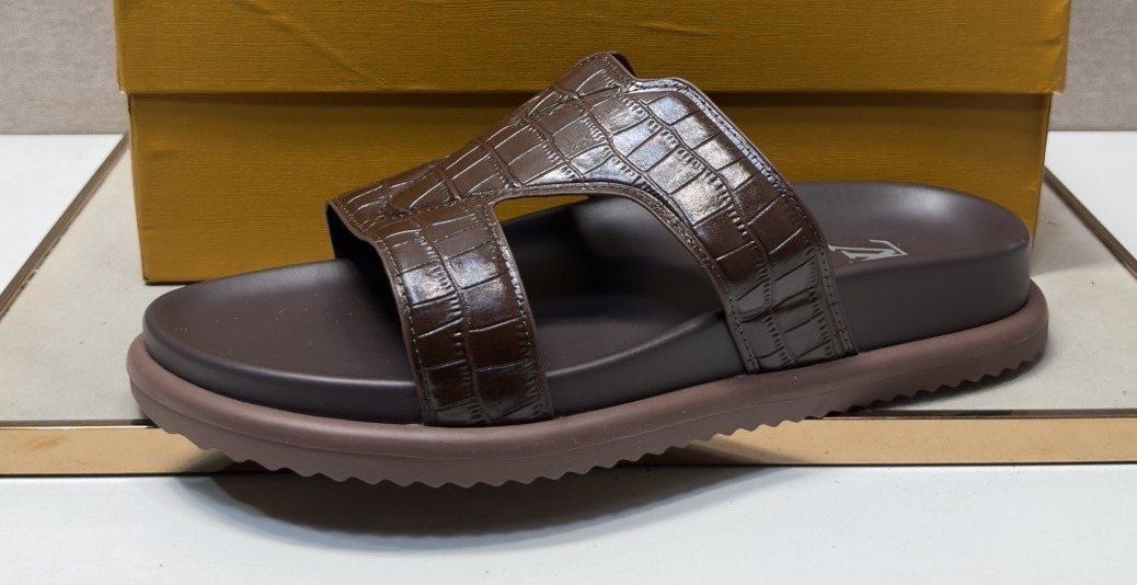 Men’s Textured Crossover Slide Sandals — front