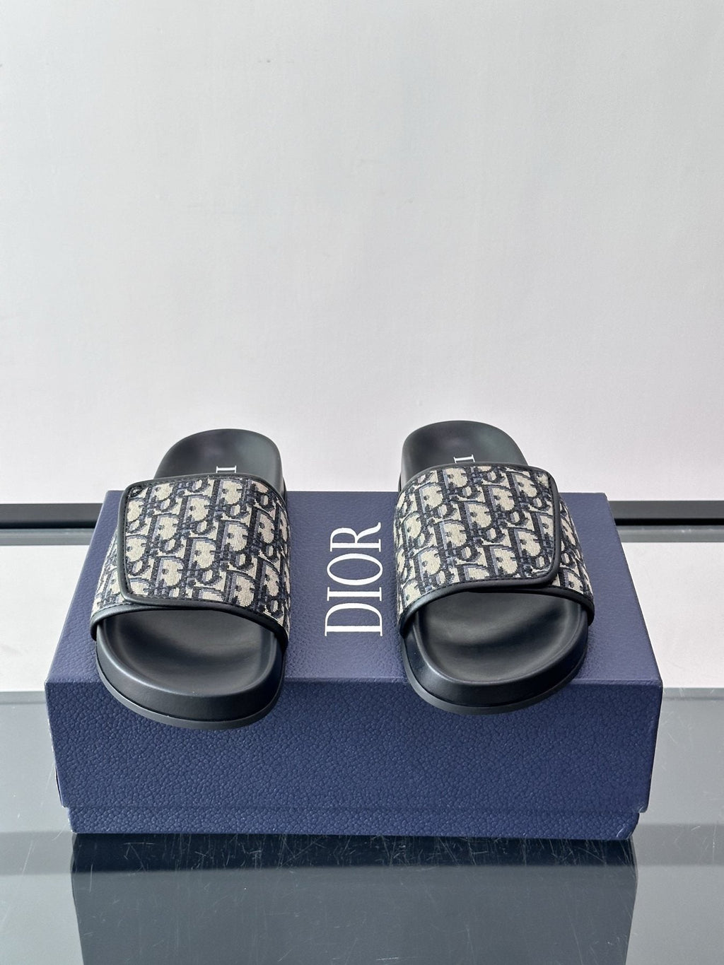 微商相册测试鞋子-Dior Patterned Strap Slide Sandals — front